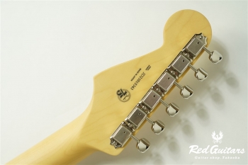 2021 Collection Made in Japan Hybrid II Stratocaster - Flamingo Pink